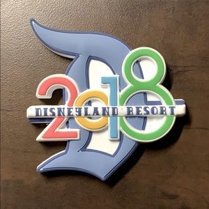 2018 D logo Disneyland Resort magnet